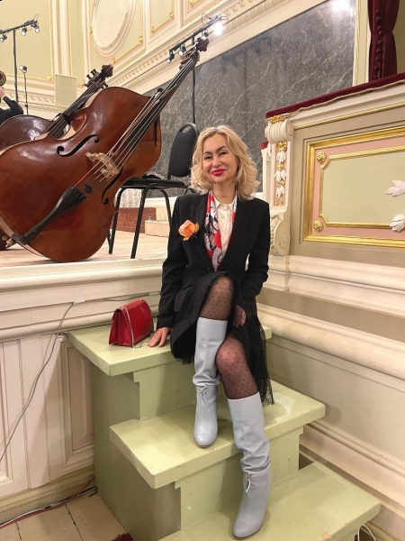 Natalia (bientôt à Bordeaux) / Réf. 92272 / Adhérente Agence Amélie
