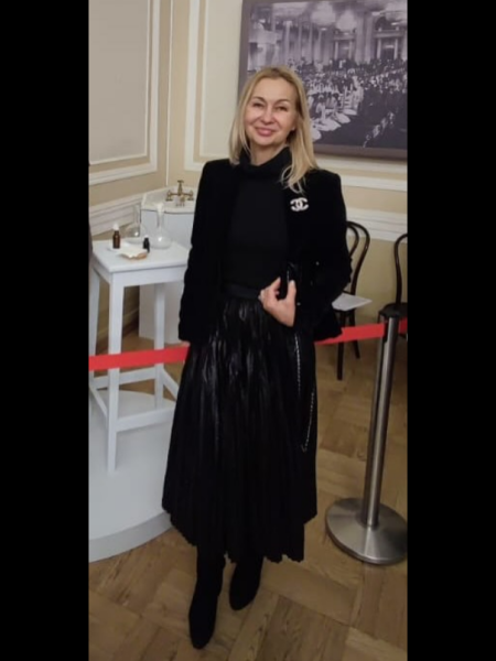 Natalia (bientôt à Bordeaux) / Réf. 92272 / Adhérente Agence Amélie