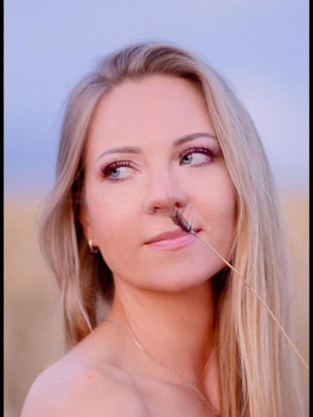 Liubov (Espagne) / Réf. 92300 / Adhérente Agence Amélie