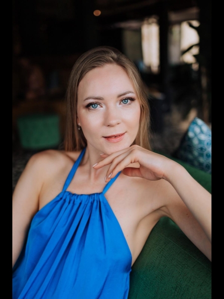 Liubov (Espagne) / Réf. 92300 / Adhérente Agence Amélie