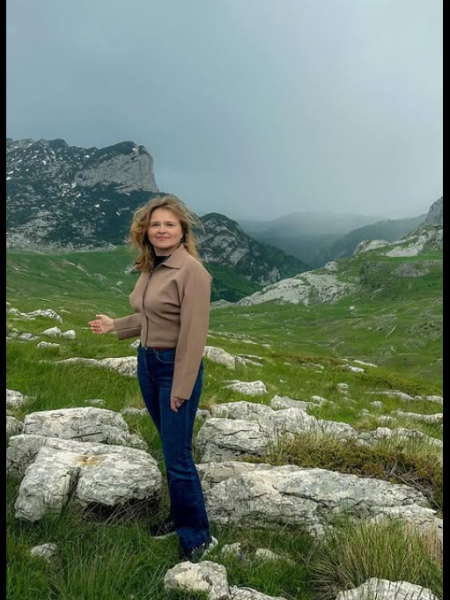 Oksana (Monténégro) / Réf. 92325 / Adhérente Agence Amélie