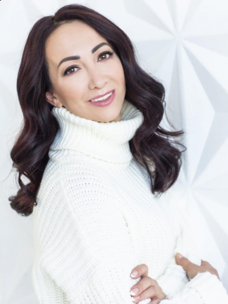 Yuliya (Chypre) / Réf. 92347 / Adhérente Agence Amélie