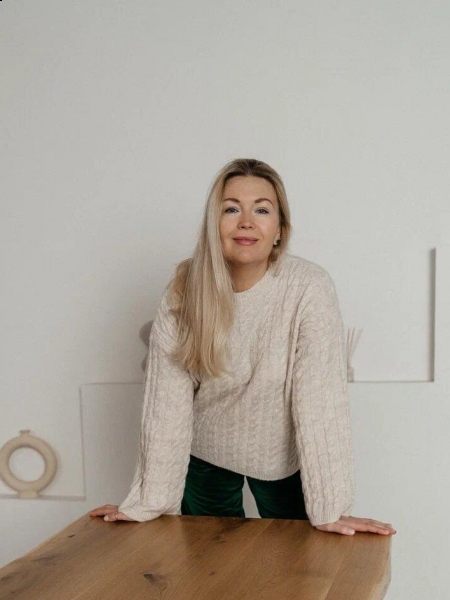 Elina (Bienne) / Réf. 92377 / Adhérente Agence Amélie