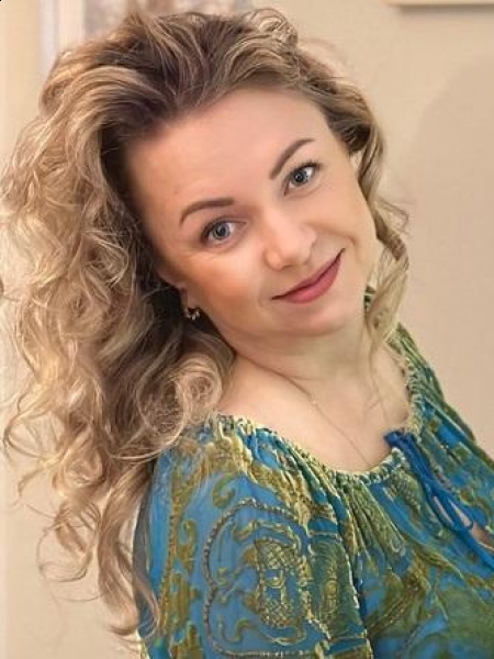 Irina (Vichy) / Réf. 92419 / Adhérente Agence Amélie