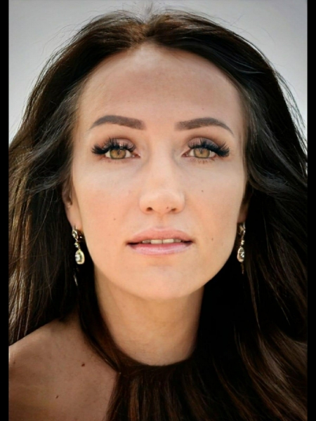 Tetyana (Italie) / Réf. 92435 / Adhérente Agence Amélie