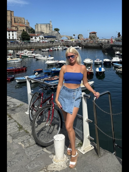 Olga (Barcelone) / Réf. 92520 / Adhérente Agence Amélie