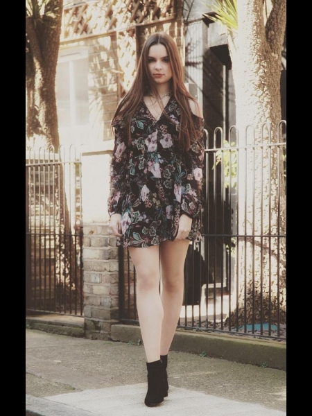 Alissa (Lettonie) / Réf. 92559 / Adhérente Agence Amélie