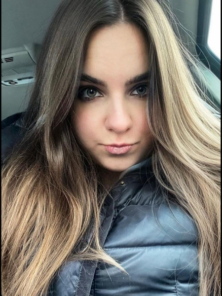 Alissa (Lettonie) / Réf. 92559 / Adhérente Agence Amélie