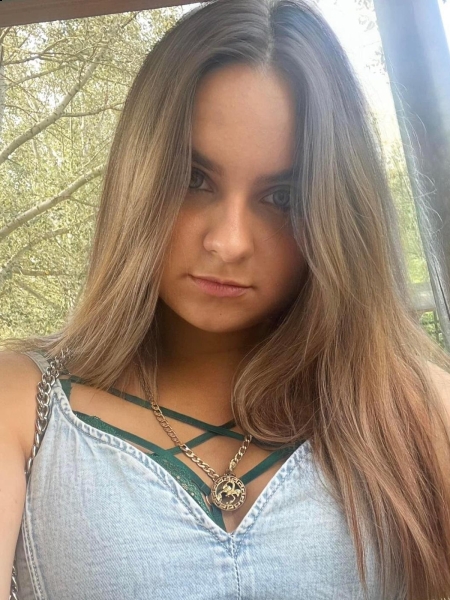 Alissa (Lettonie) / Réf. 92559 / Adhérente Agence Amélie