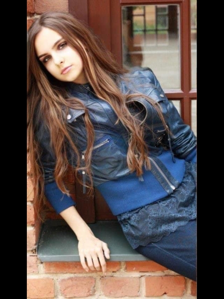 Alissa (Lettonie) / Réf. 92559 / Adhérente Agence Amélie