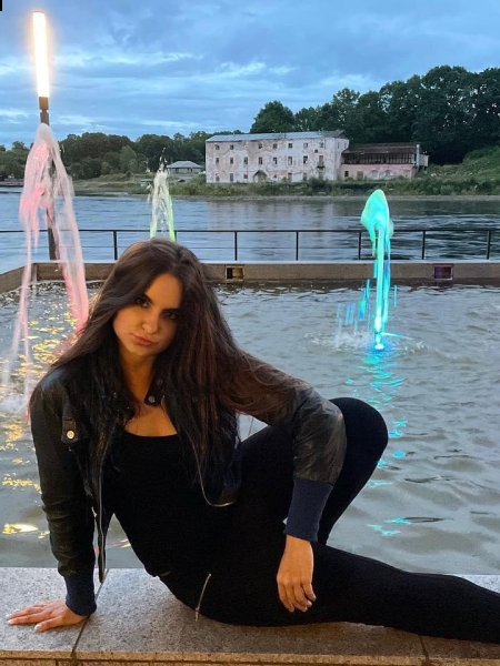 Alissa (Lettonie) / Réf. 92559 / Adhérente Agence Amélie