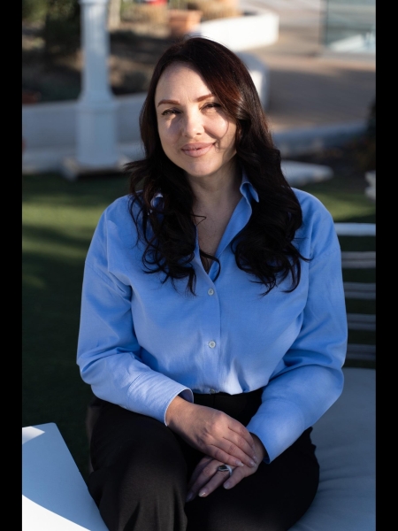 Svetlana (Antibes) / Réf. 92570 / Adhérente Agence Amélie