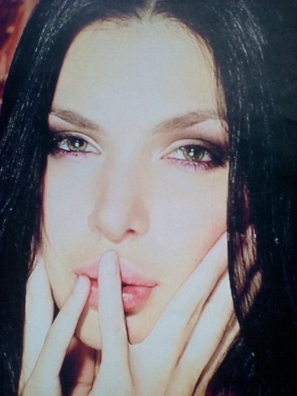 Photo de Anna / Réf. 92588 / Agence Amélie