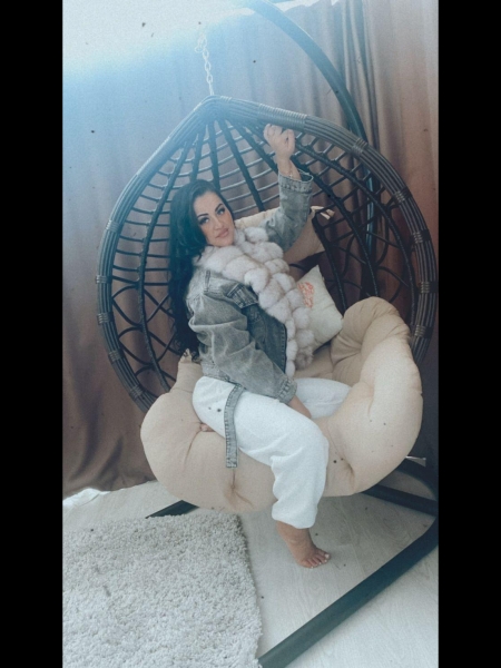 Karolina / Réf. 92604 / Adhérente Agence Amélie