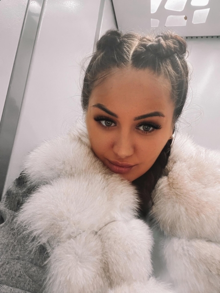 Karolina / Réf. 92604 / Adhérente Agence Amélie