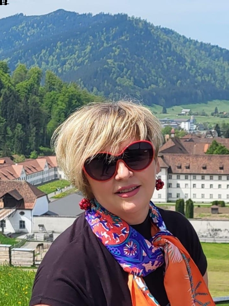 Alla (Zoug) / Réf. 92619 / Adhérente Agence Amélie