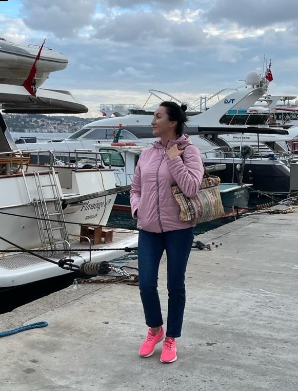 Photo de Irina / Réf. 92627 / Agence Amélie