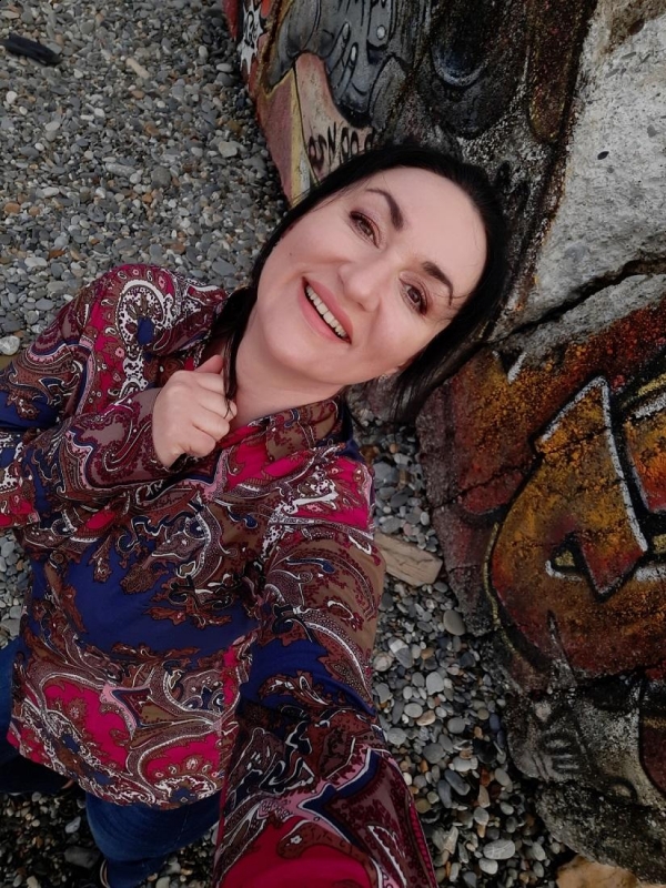 Photo de Irina / Réf. 92627 / Agence Amélie