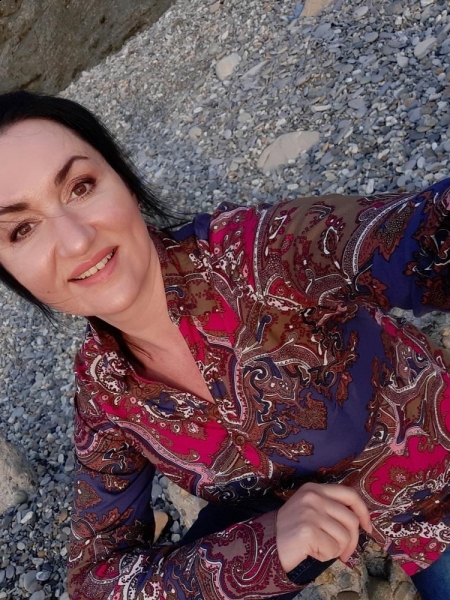 Irina / Réf. 92627 / Adhérente Agence Amélie