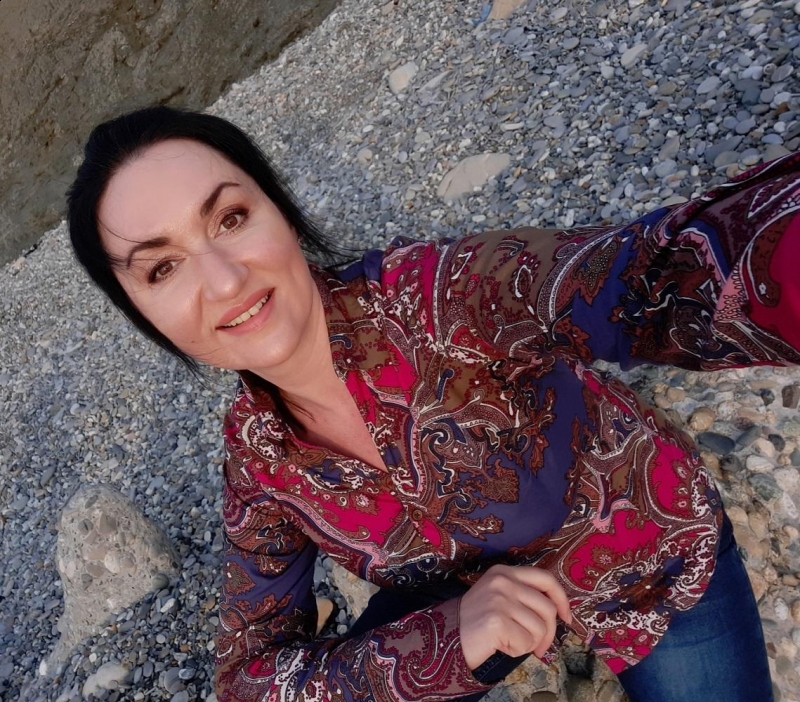 Photo de Irina / Réf. 92627 / Agence Amélie