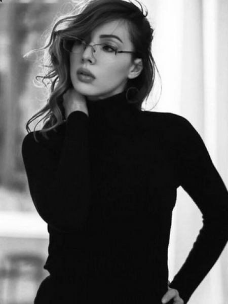 Ekaterina (Paris) / Réf. 92668 / Adhérente Agence Amélie