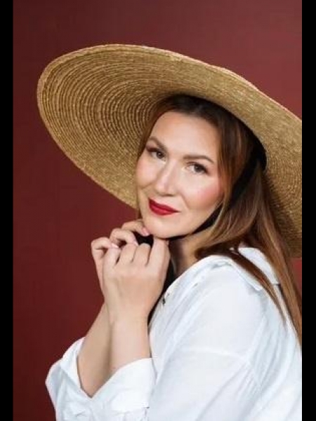 Nadejda / Réf. 92669 / Adhérente Agence Amélie