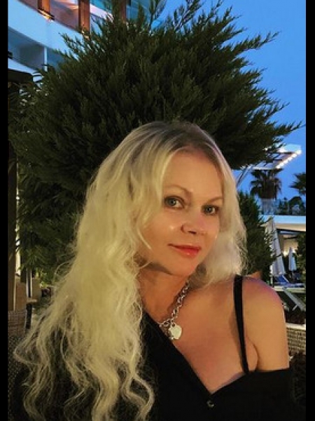 Svetlana (souvent à Barcelone) / Réf. 92671 / Adhérente Agence Amélie