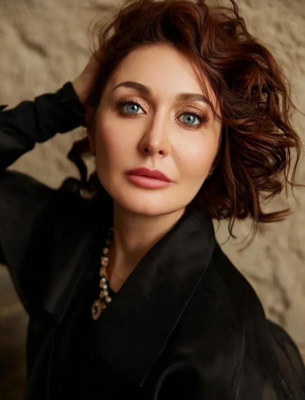 Photo de Irina / Réf. 92672 / Agence Amélie