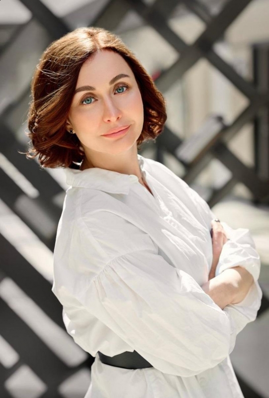 Photo de Irina / Réf. 92672 / Agence Amélie