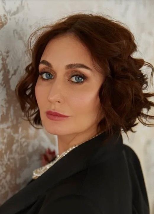 Photo de Irina / Réf. 92672 / Agence Amélie