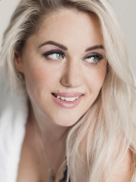 Natalia / Réf. 92690 / Adhérente Agence Amélie