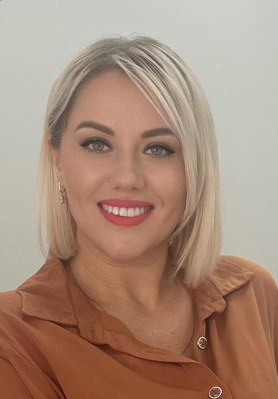 Photo de Natalia / Réf. 92690 / Agence Amélie