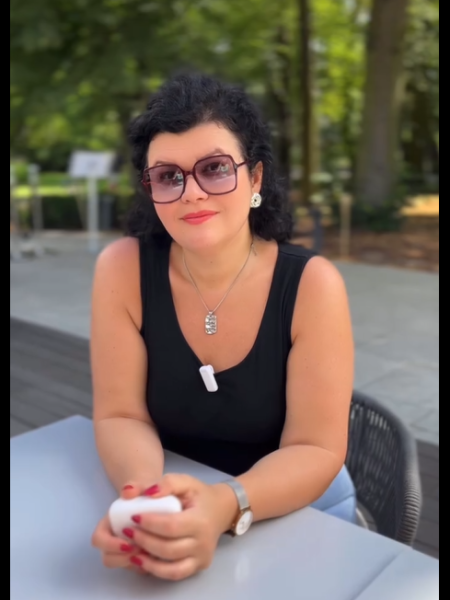 Yuliia (Pays-Bas) / Réf. 92689 / Adhérente Agence Amélie