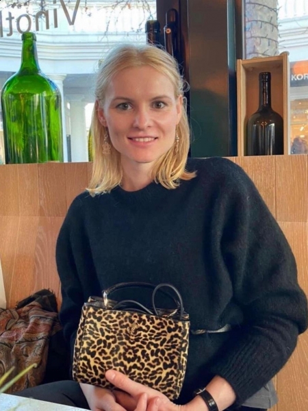 Anna  / Réf. 92705 / Adhérente Agence Amélie