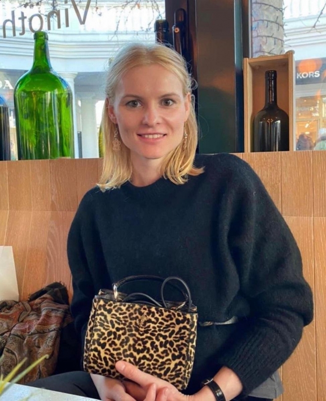 Photo de Anna  / Réf. 92705 / Agence Amélie