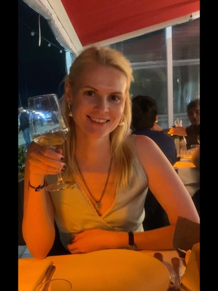 Anna  / Réf. 92705 / Adhérente Agence Amélie
