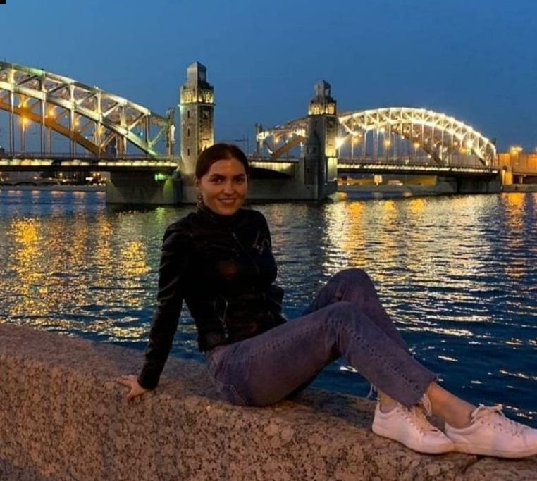 Photo de Yulia / Réf. 92714 / Agence Amélie