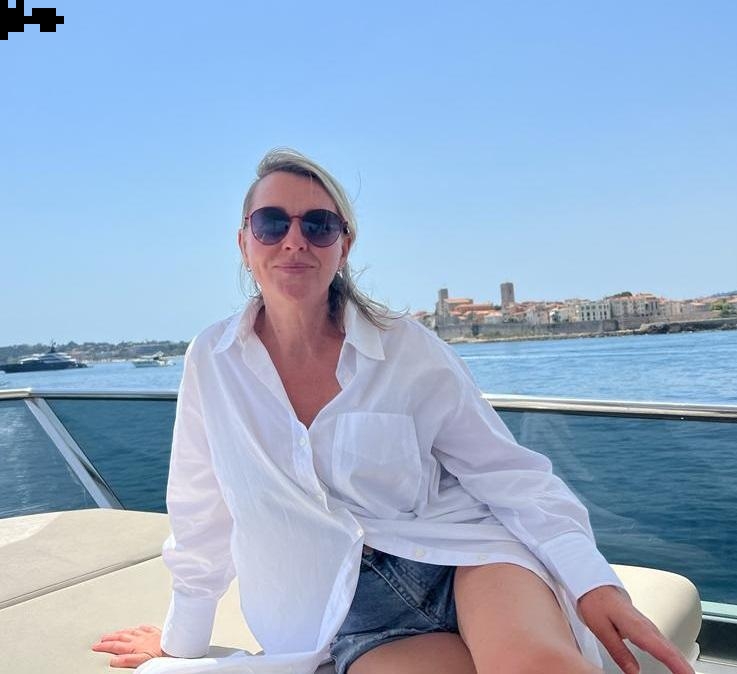 Photo de Oksana (Cannes) / Réf. 92777 / Agence Amélie