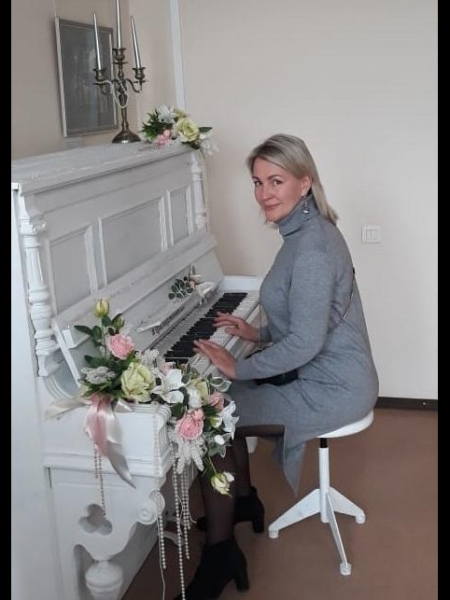 Oksana (Cannes) / Réf. 92777 / Adhérente Agence Amélie