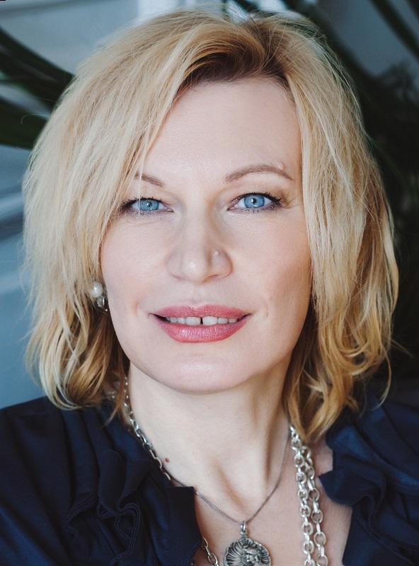 Photo de Julia / Réf. 92759 / Agence Amélie