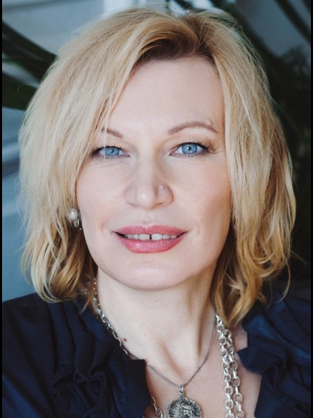 Julia / Réf. 92759 / Adhérente Agence Amélie