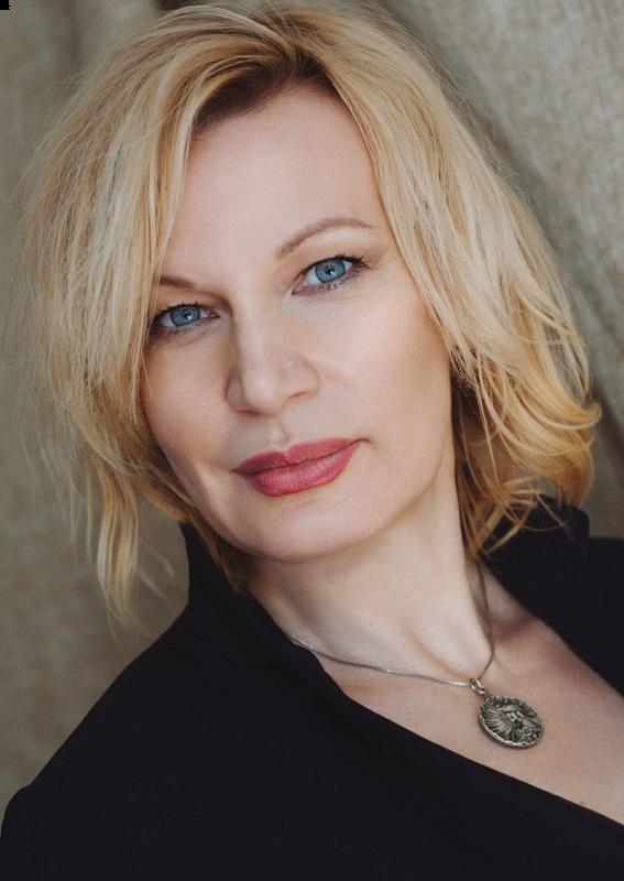 Photo de Julia / Réf. 92759 / Agence Amélie