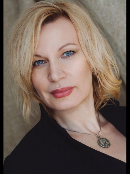 Julia / Réf. 92759 / Adhérente Agence Amélie