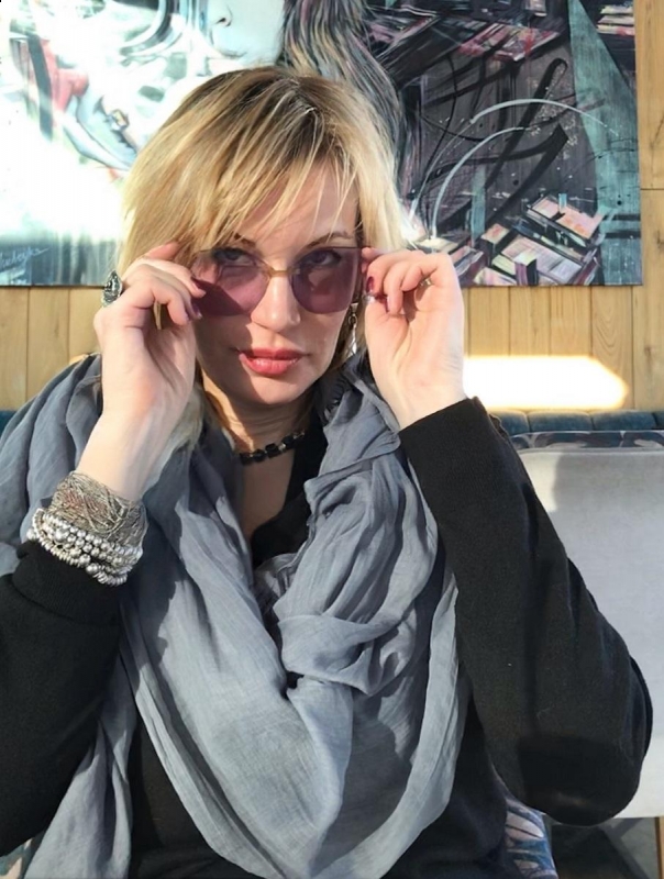 Photo de Julia / Réf. 92759 / Agence Amélie