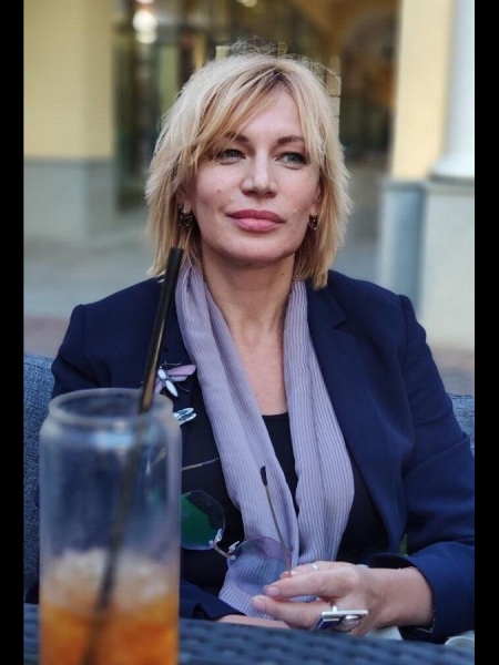 Julia / Réf. 92759 / Adhérente Agence Amélie