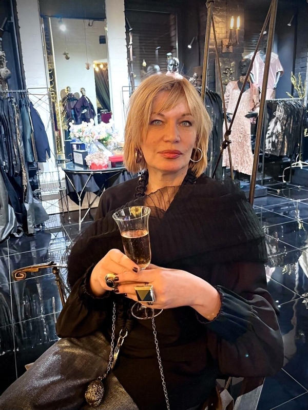 Photo de Julia / Réf. 92759 / Agence Amélie