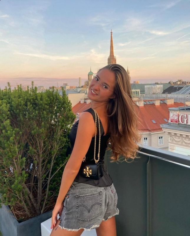 Photo de Kristina (Chypre) / Réf. 92802 / Agence Amélie