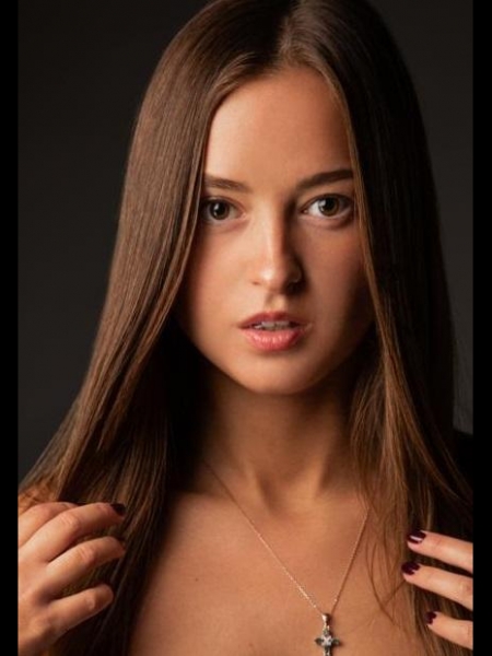 Kristina (Chypre) / Réf. 92802 / Adhérente Agence Amélie