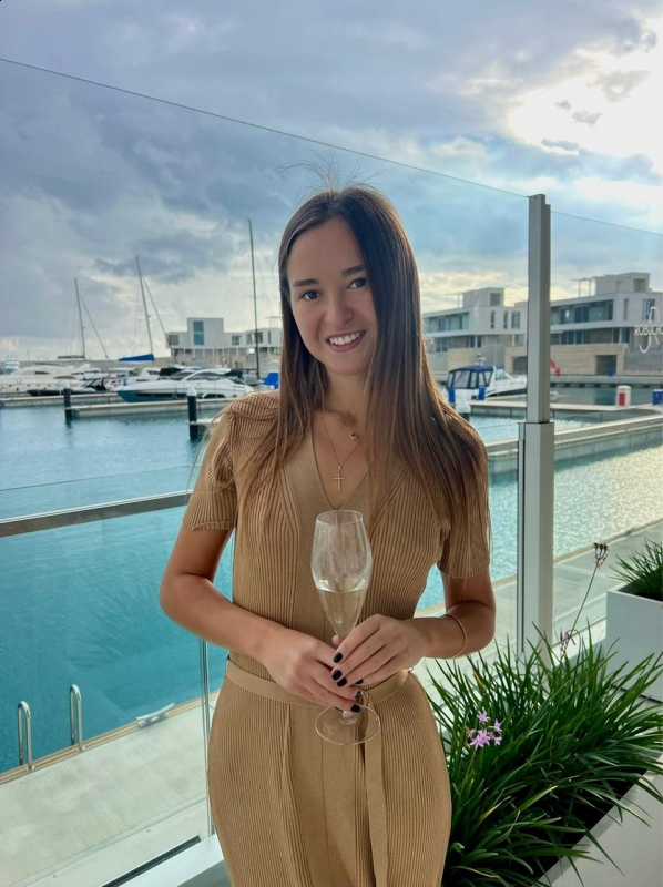 Photo de Kristina (Chypre) / Réf. 92802 / Agence Amélie