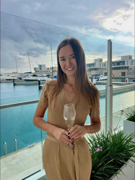 Kristina (Chypre) / Réf. 92802 / Adhérente Agence Amélie